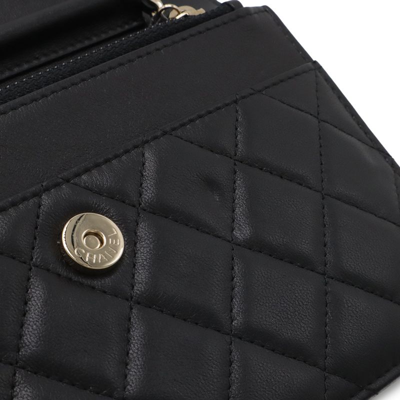 Chanel Quilted CC Logo Chain Wallet Shoulder Bag Pochette Lambskin Leather