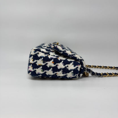 Chanel Shoulder Bag Tweed CC Logo Turnlock Gold — view 3