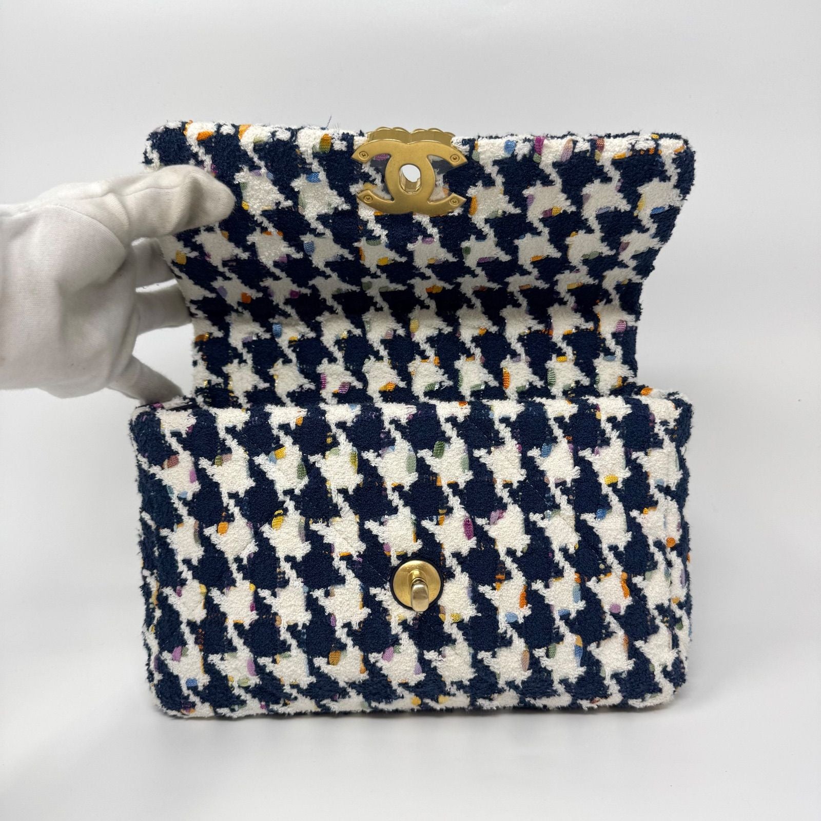 Chanel Shoulder Bag Tweed CC Logo Turnlock Gold — view 8