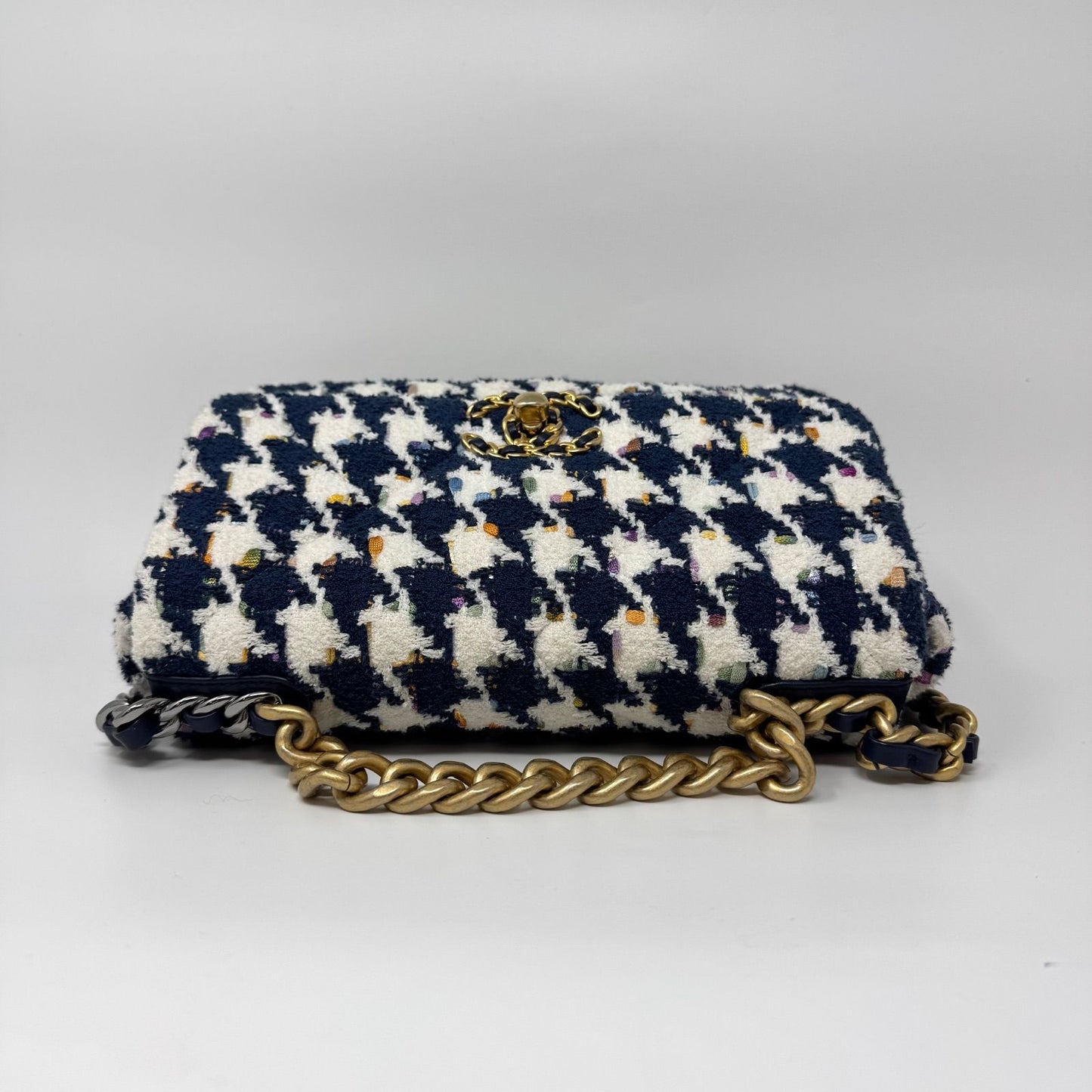 Chanel Shoulder Bag Tweed CC Logo Turnlock Gold — view 5