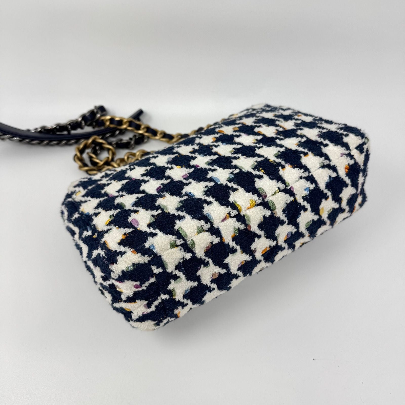 Chanel Shoulder Bag Tweed CC Logo Turnlock Gold — view 7