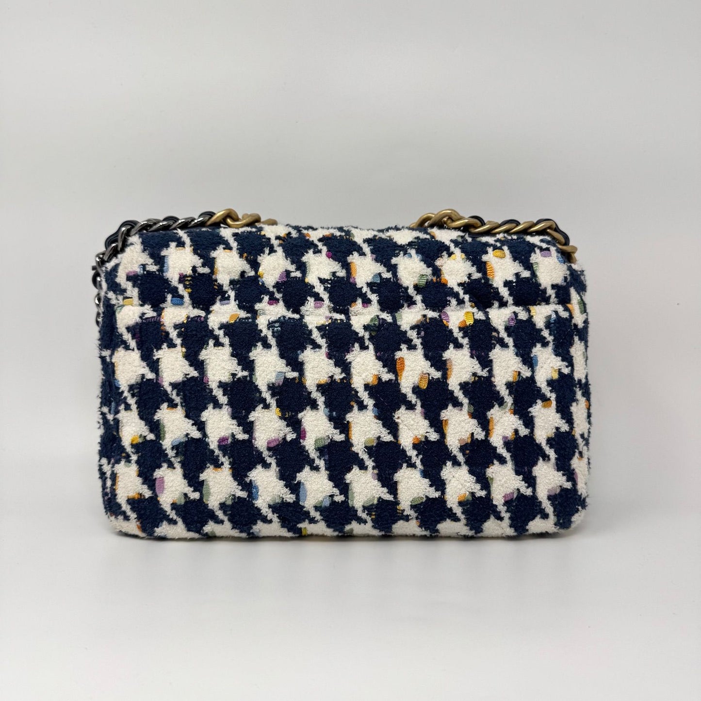 Chanel Shoulder Bag Tweed CC Logo Turnlock Gold — view 2