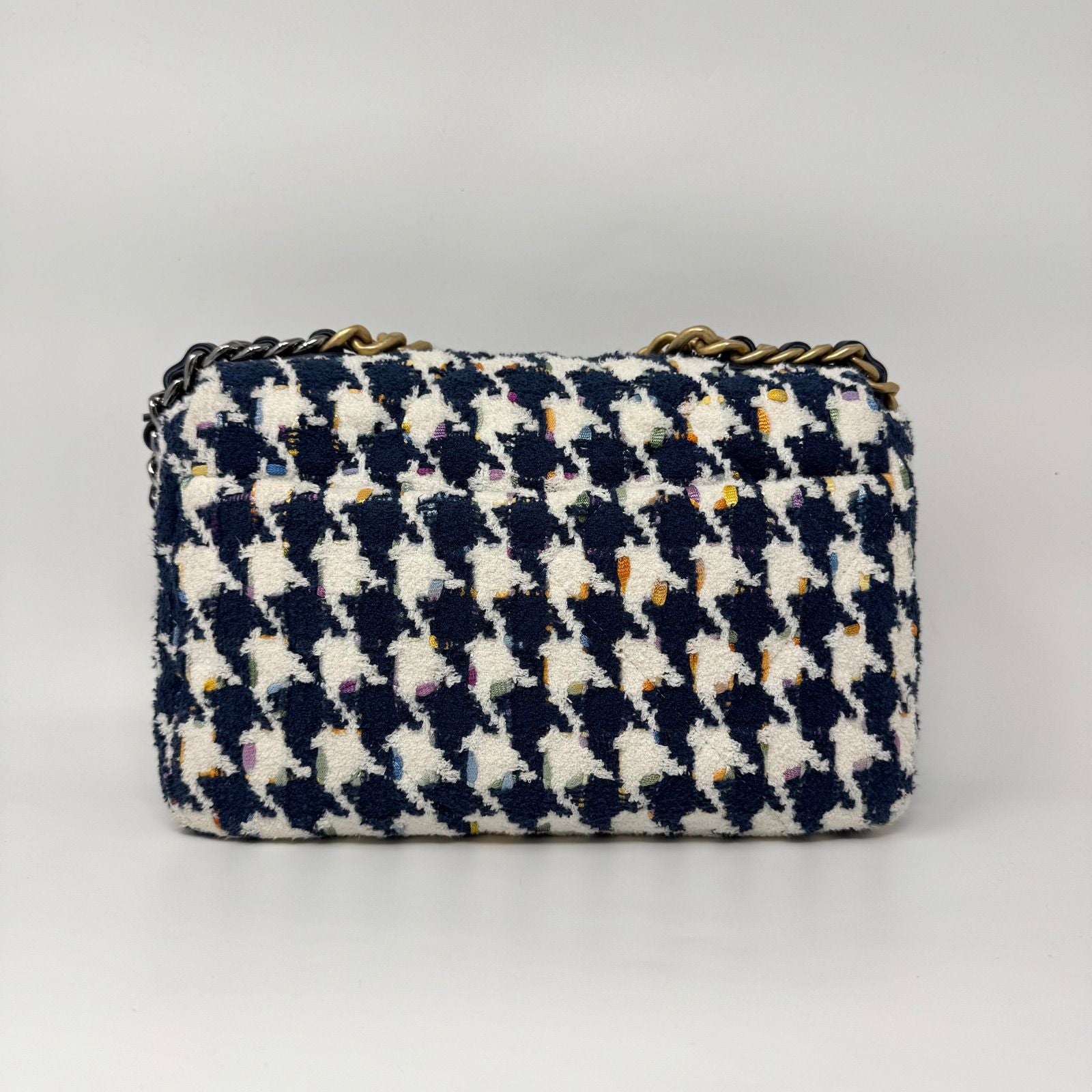 Chanel Shoulder Bag Tweed CC Logo Turnlock Gold — view 2