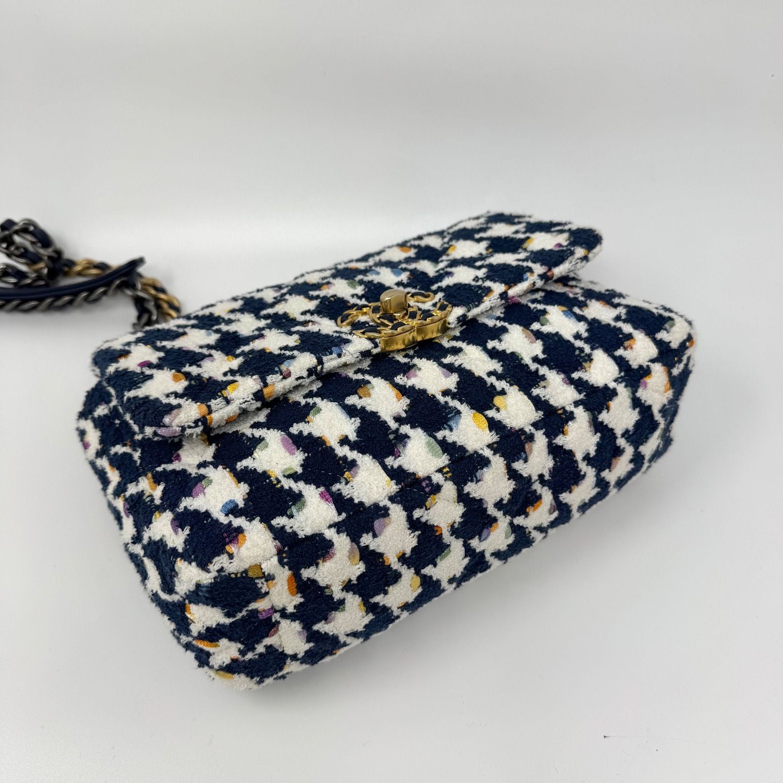 Chanel Shoulder Bag Tweed CC Logo Turnlock Gold — view 6
