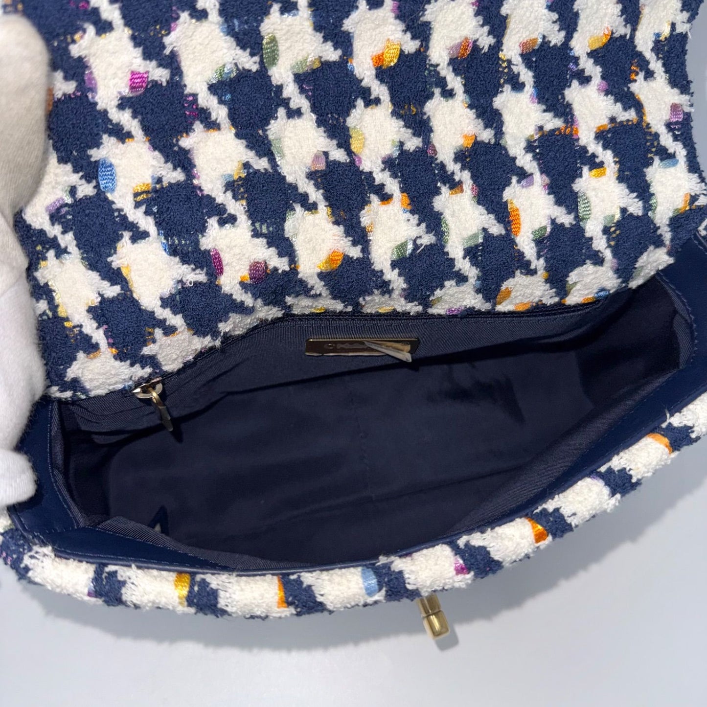 Chanel Shoulder Bag Tweed CC Logo Turnlock Gold — view 9