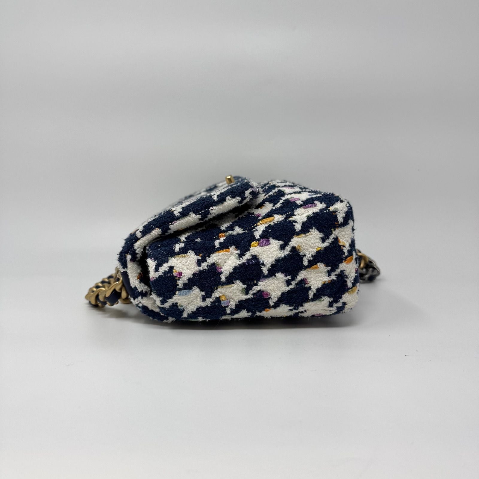 Chanel Shoulder Bag Tweed CC Logo Turnlock Gold — view 4