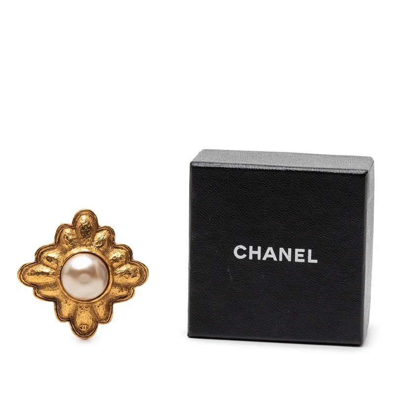 Chanel CC Logo Diamond Motif Brooch Gold Plated Faux Pearl