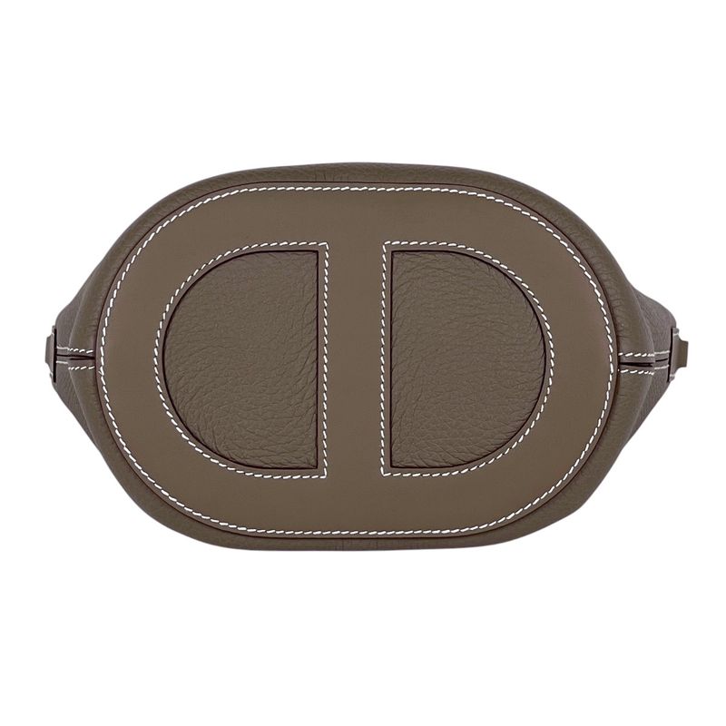 Hermes in the Loop 18 Handbag Taurillon Clemence Etoupe