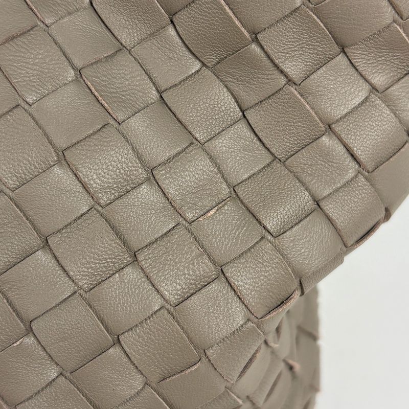 Bottega Veneta Intrecciato Handbag Leather Grey