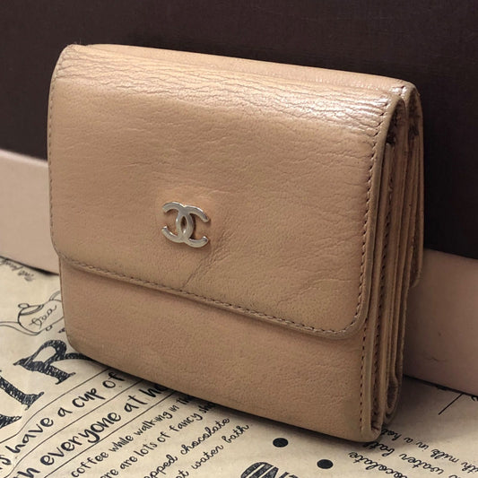 Chanel Fold Wallet Caviar Leather CC Logo Hook Card Billfold