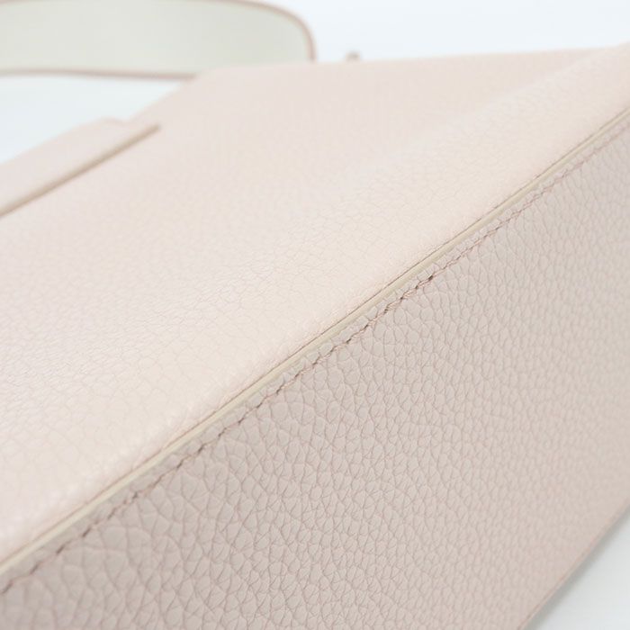 Louis Vuitton Capucines PM Taurillon Handbag Leather