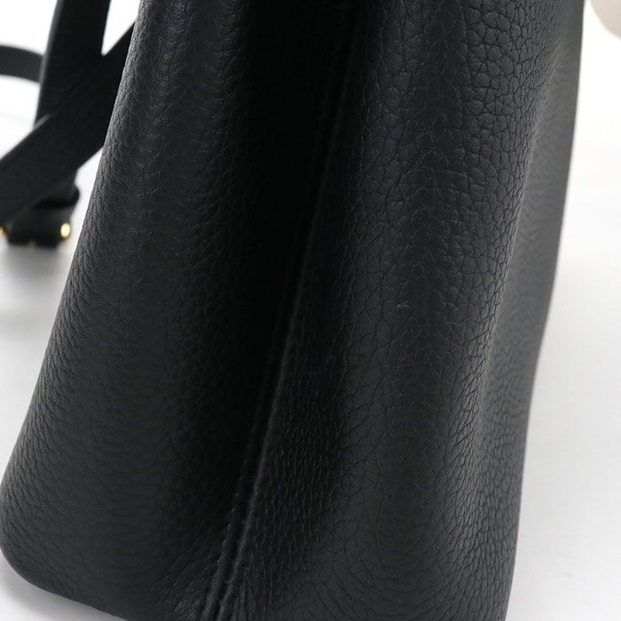 Louis Vuitton Capucines PM Taurillon Handbag Leather
