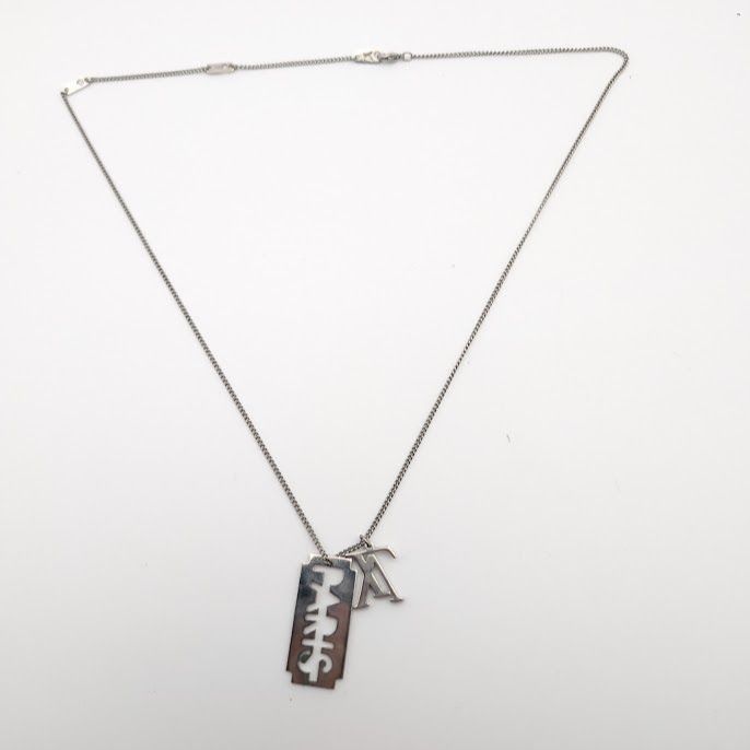 Louis Vuitton Collier Charm for Gentlemen Silver Lvlogo Paris Necklace
