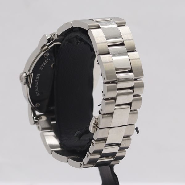 Gucci Quartz Date Silver Dial Watch Kri
