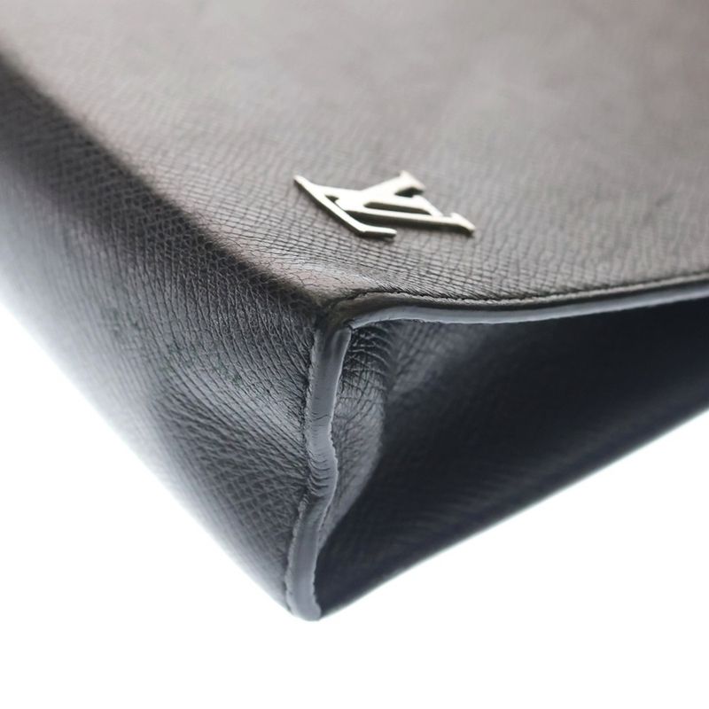 Louis Vuitton Taiga Pochette Voyage Clutch Case Pouch Black Leather Silver