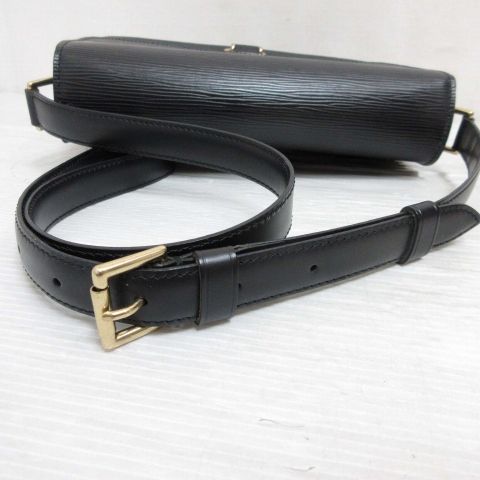 Louis Vuitton Epi Saint Cloud Shoulder Bag Noir Black Crossbody Leather Flap