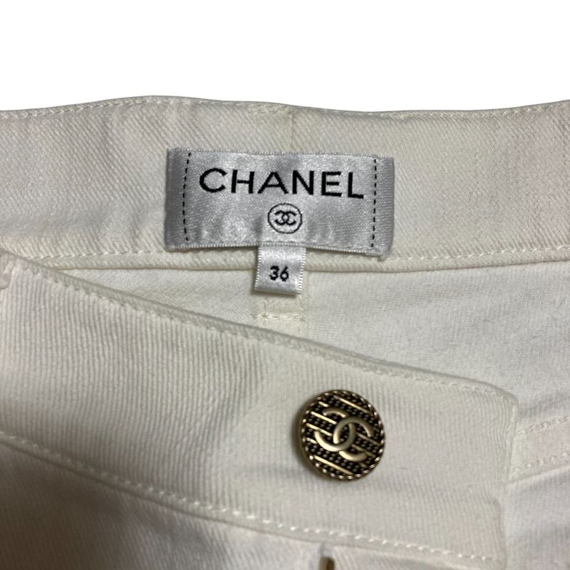 Chanel CC Logo Button Slim Stretch Denim Pants 36 White Suede