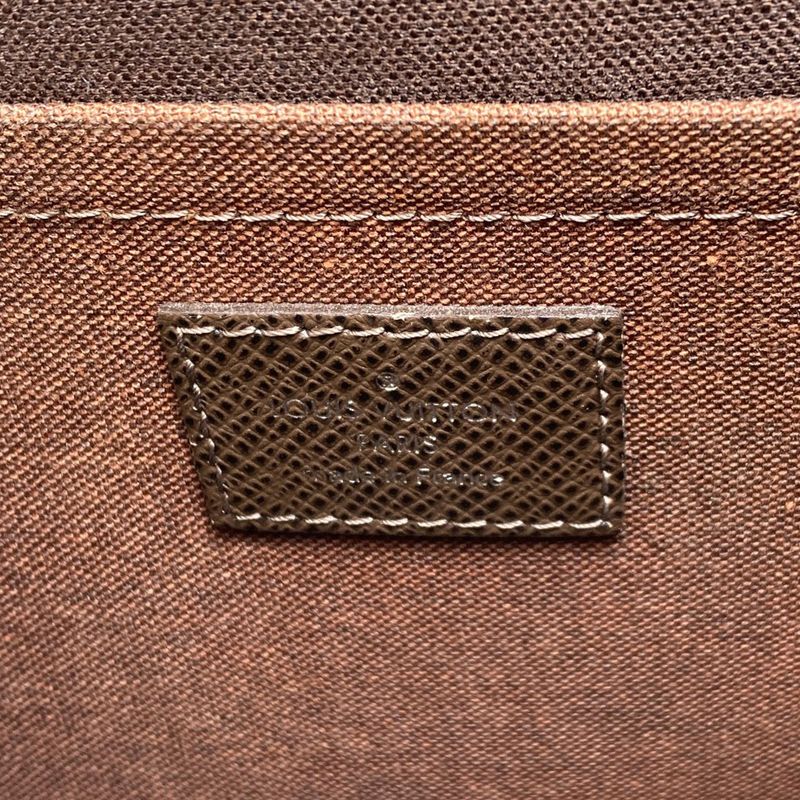 Louis Vuitton Andrey Shoulder Bag Taiga