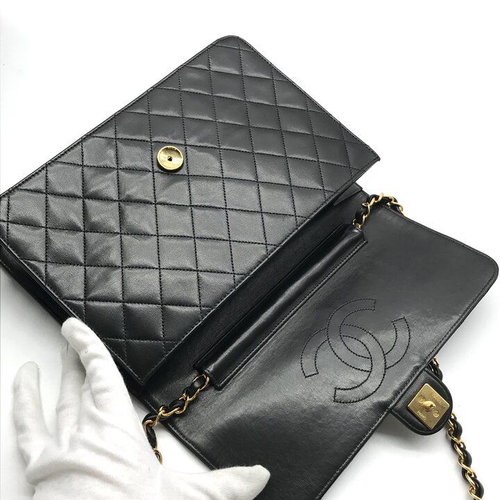 Chanel CC Logo Quilted Pushlock Lambskin Chain Shoulder Bag Black Purse