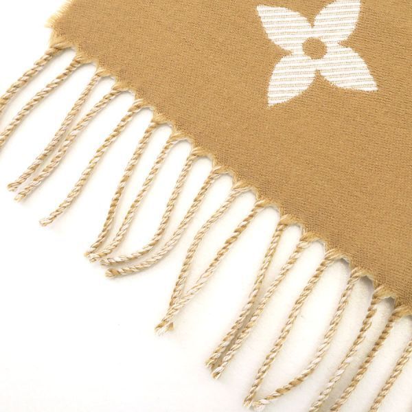 Louis Vuitton Scarf LV Essential