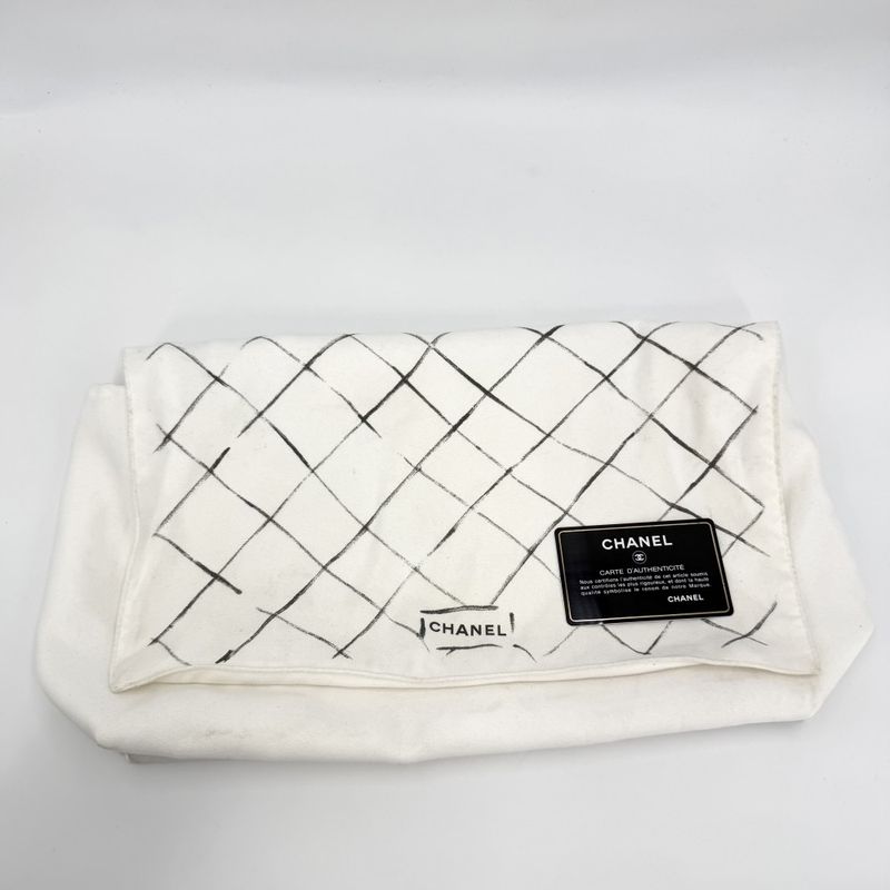 Chanel Shoulder Bag Quilted 25 Double Flap Chain Crossbody CC Logo Turnlock