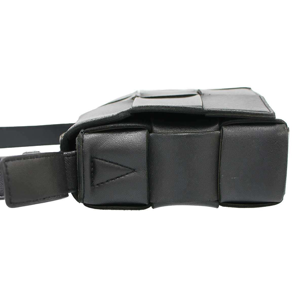 Bottega Veneta Cassette Maxi Intrecciato Leather Shoulder Bag Black