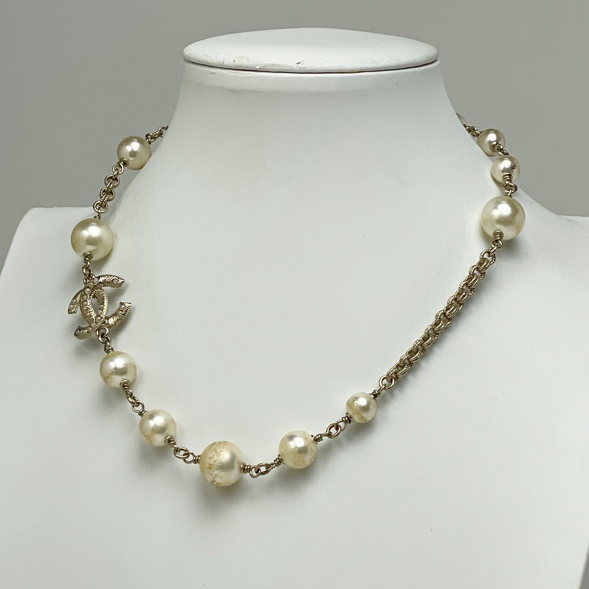 Chanel CC Logo Faux Pearl Necklace White Gold