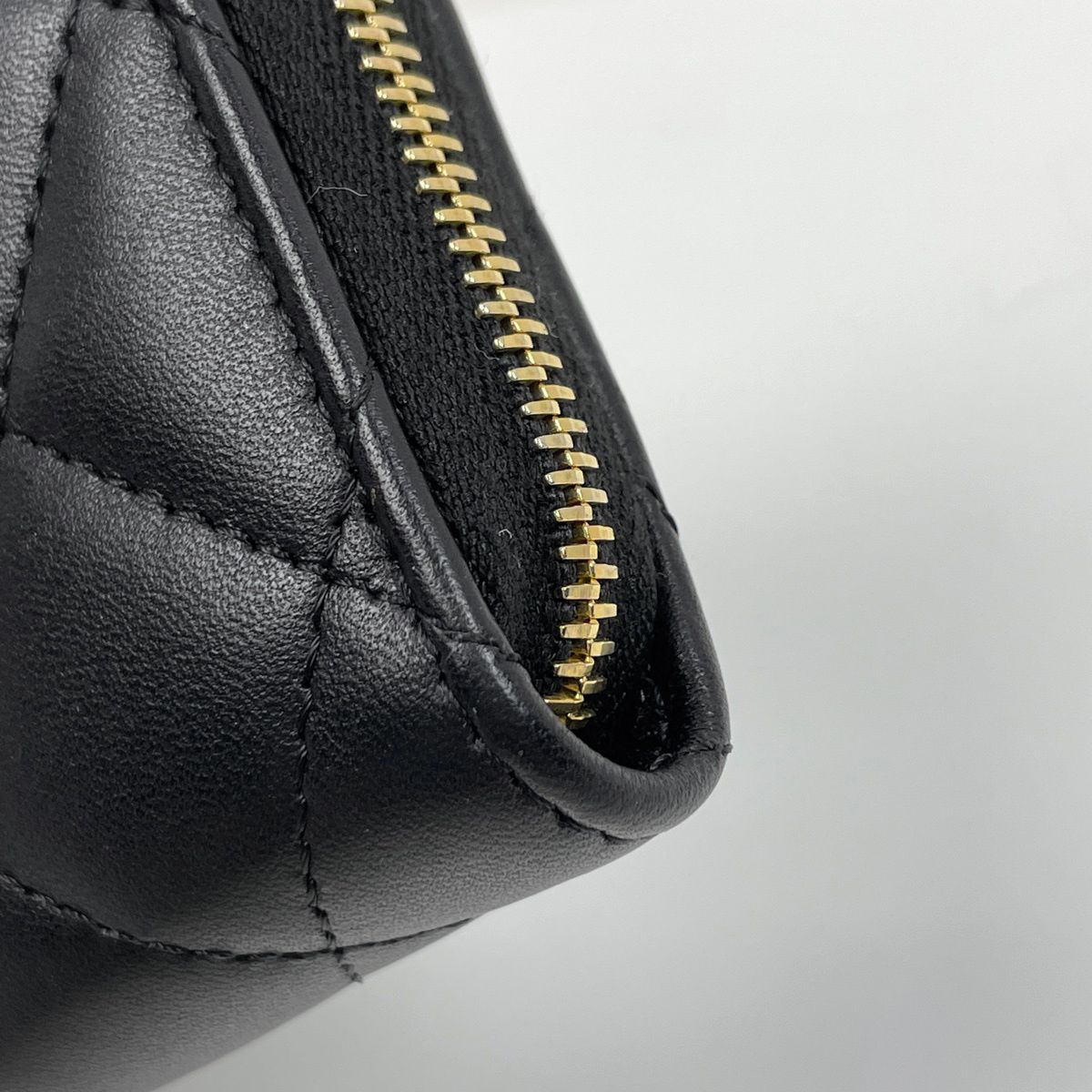 Chanel CC Logo Zip Around Coin Case Quilted Leather Black
