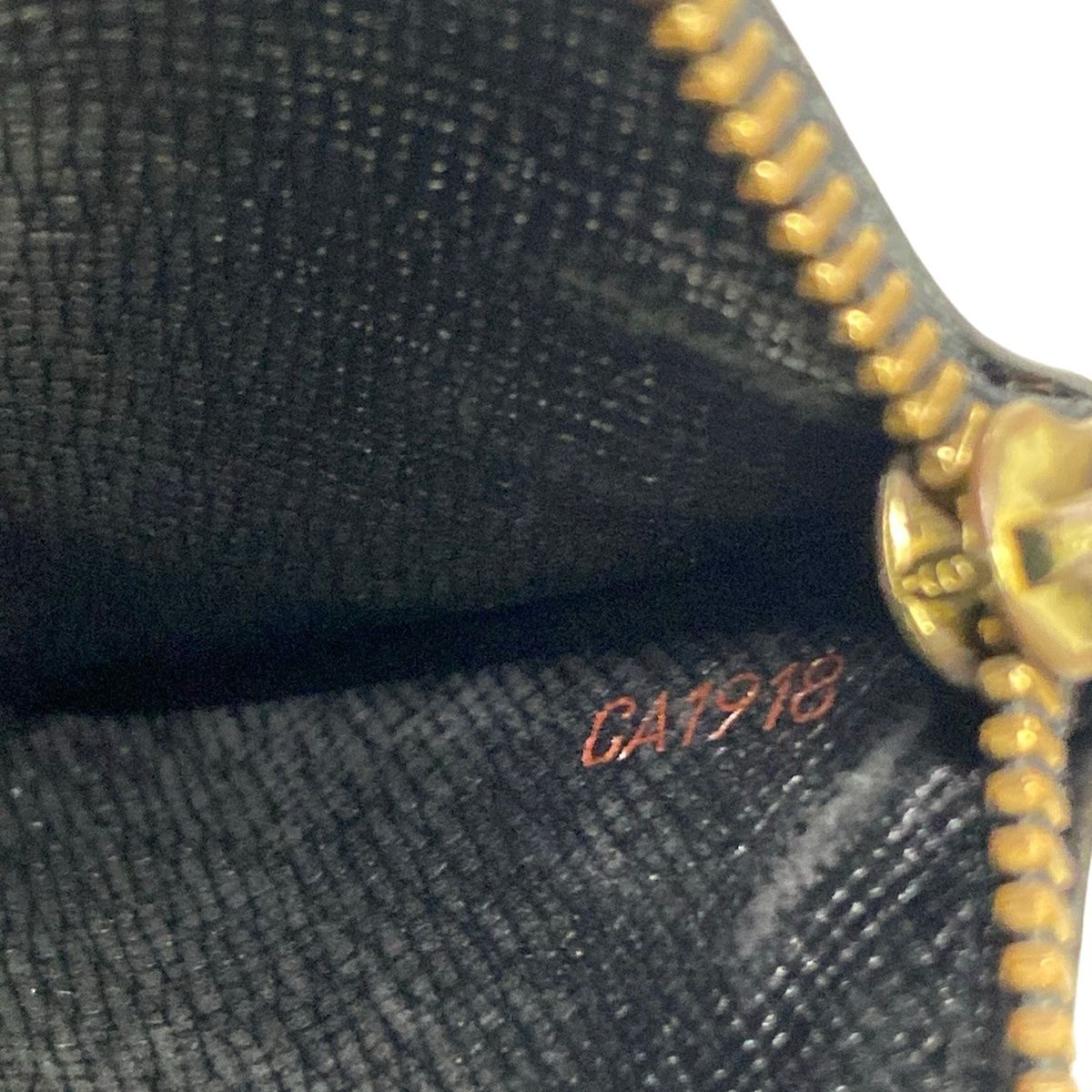 Louis Vuitton Coin Case Epi Pochette Cles Noir Leather