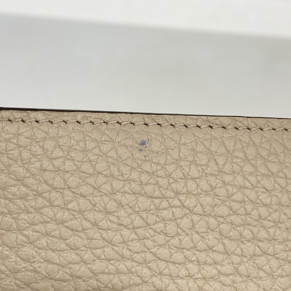 Louis Vuitton Wallet Taurillon LV Vertical Compact Galle