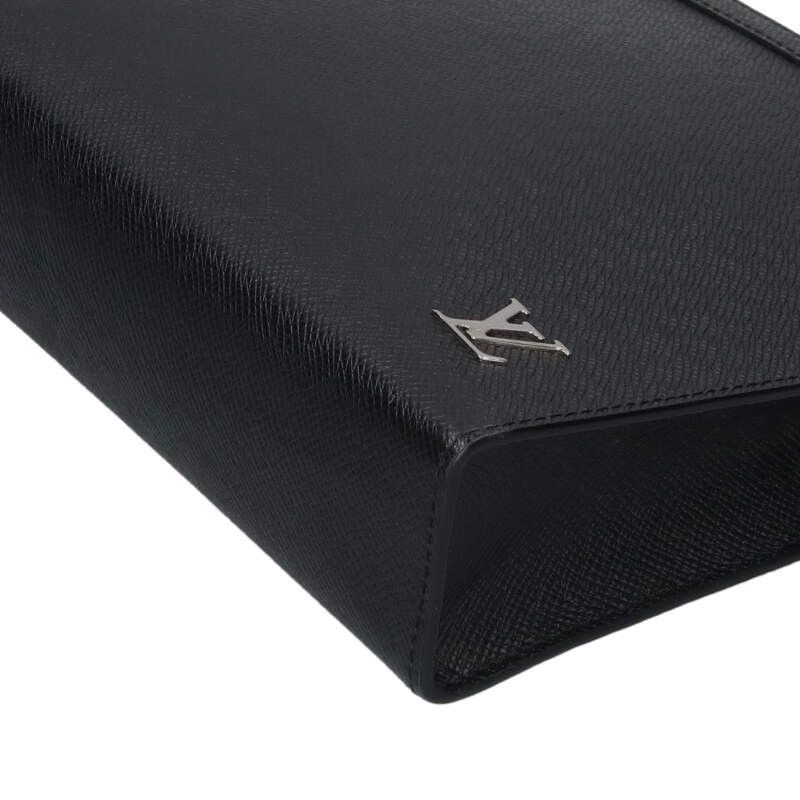 Louis Vuitton Pochette Voyage Taiga Leather