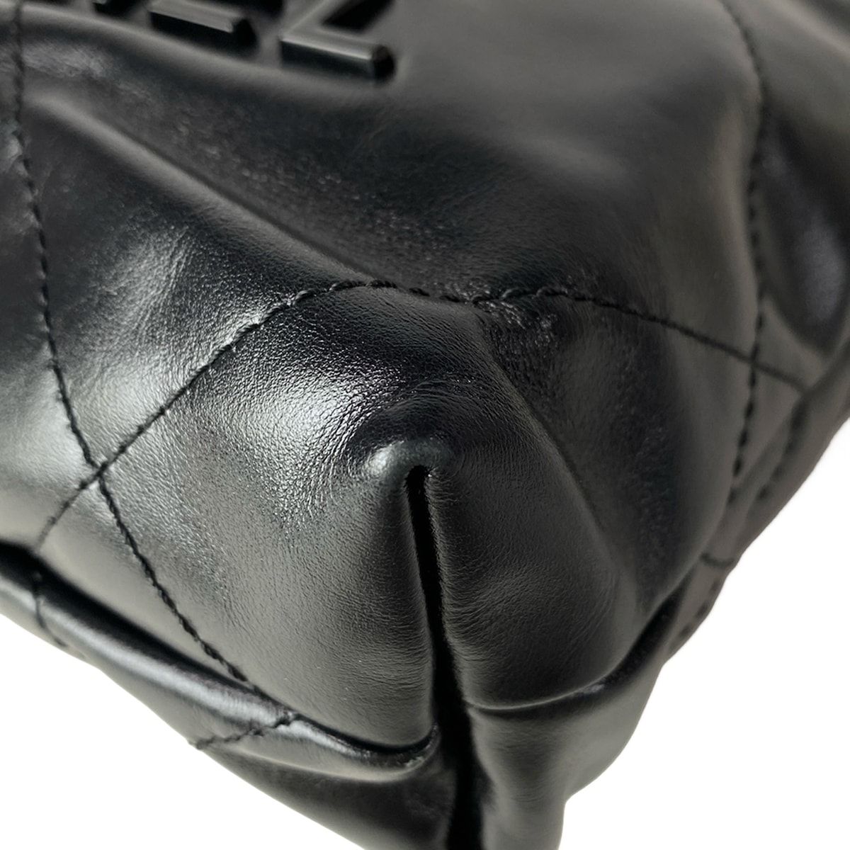 Chanel Shoulder Bag 22 Mini Black