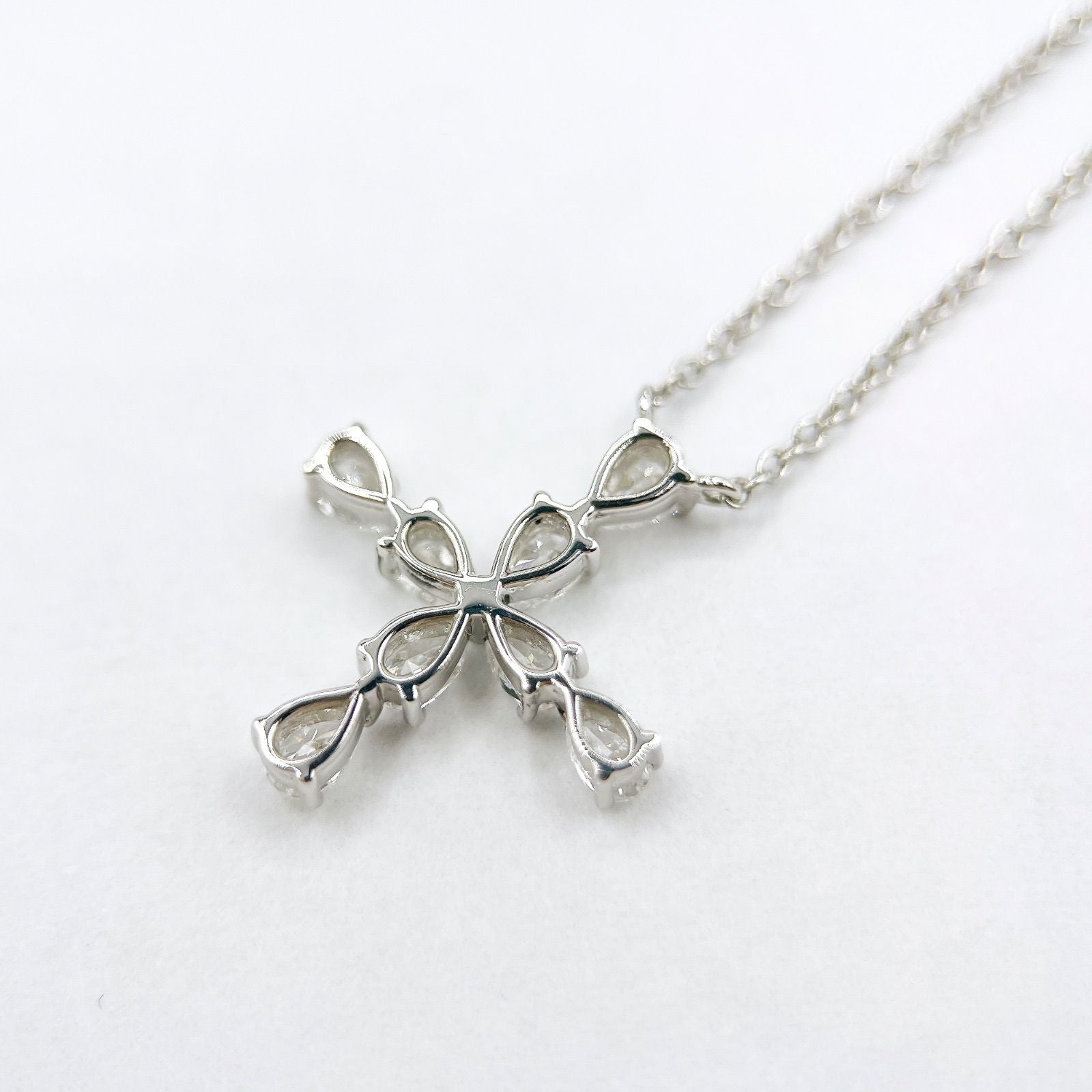 Harry Winston Symbols Diamond Platinum Necklace 42 cm — view 2