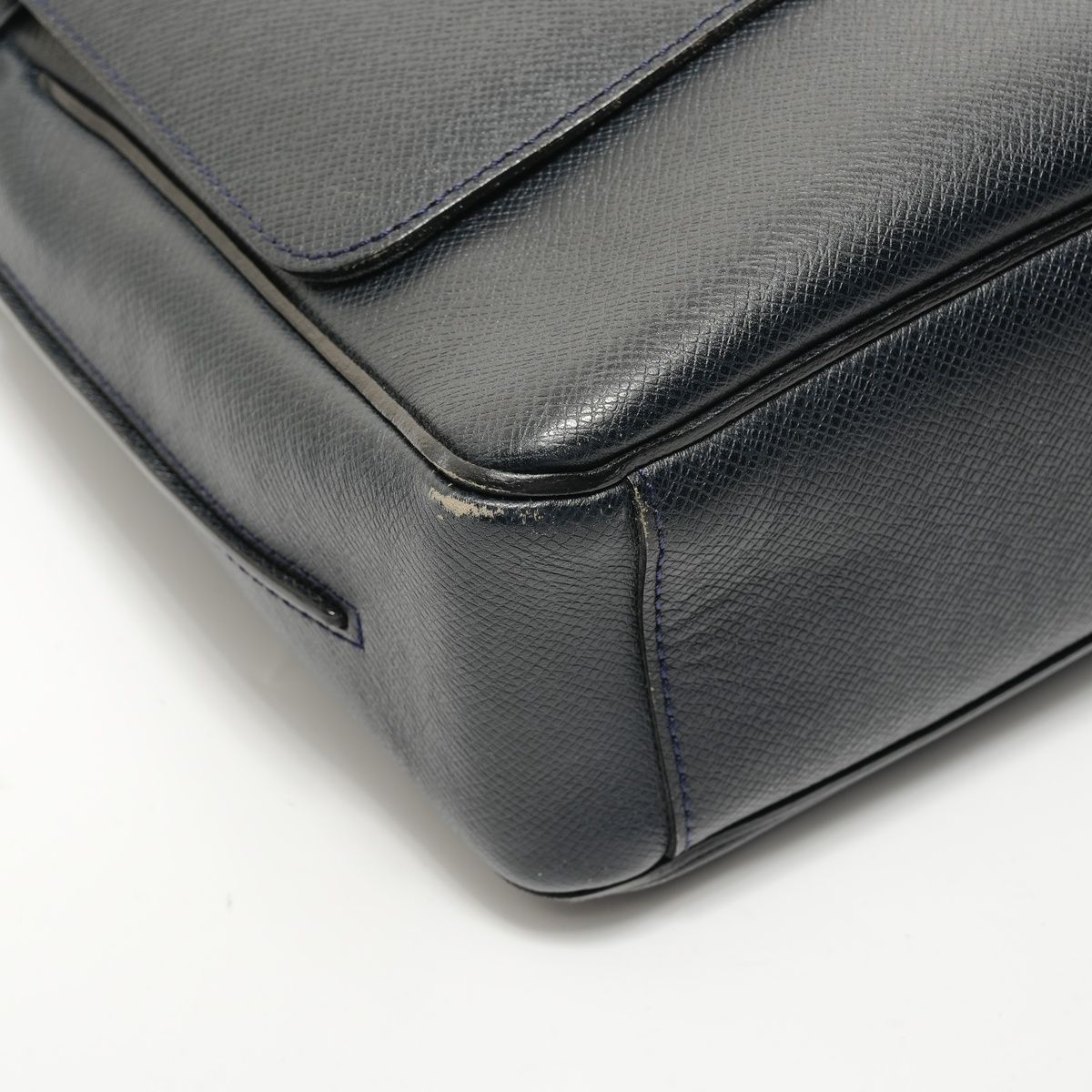 Louis Vuitton Shoulder Bag Taiga Roman MM