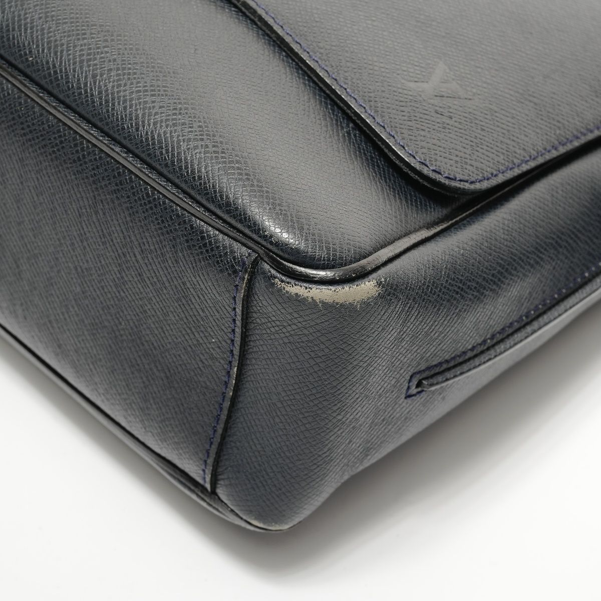 Louis Vuitton Shoulder Bag Taiga Roman MM