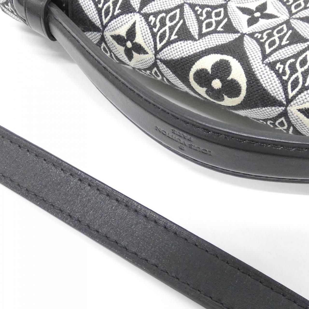 Louis Vuitton Pochette Metis Bag