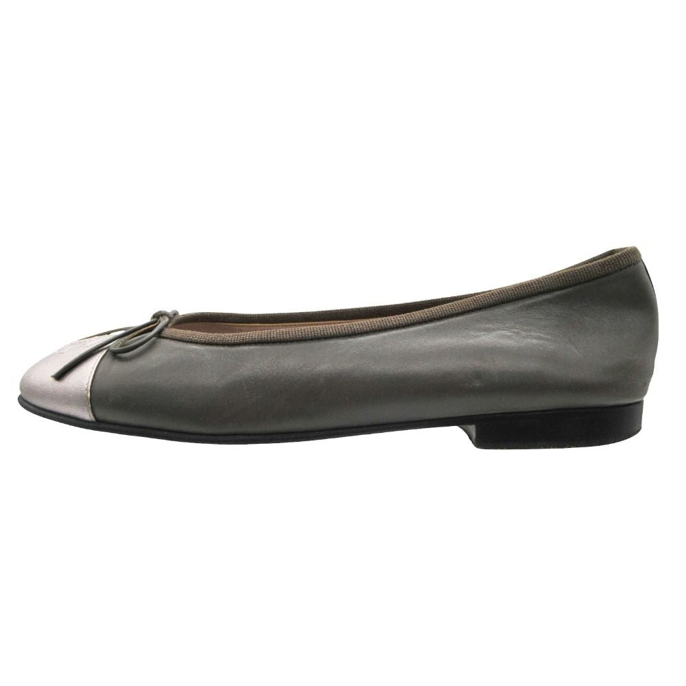 Chanel Ballet Shoes Leather CC Logo Flat Bicolor Gray