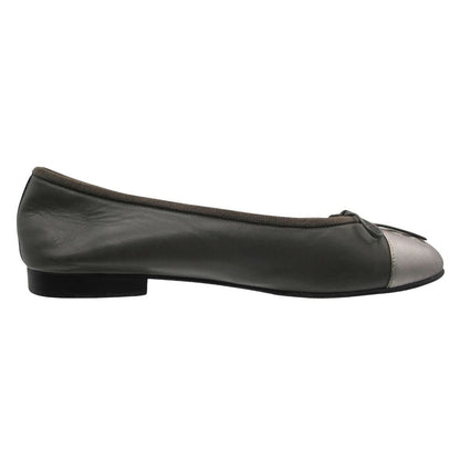 Chanel Ballet Shoes Leather CC Logo Flat Bicolor Gray