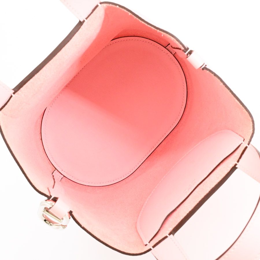 Hermes Handbag in the Loop 18