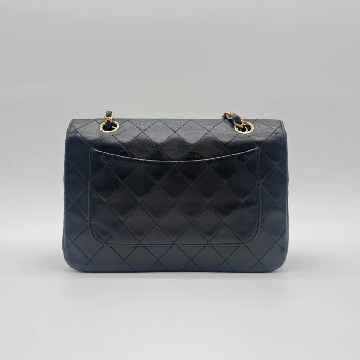 Chanel Large Shoulder Bag CC Logo Turnlock Gold Quilted Full Flap Chain Leather — view 2