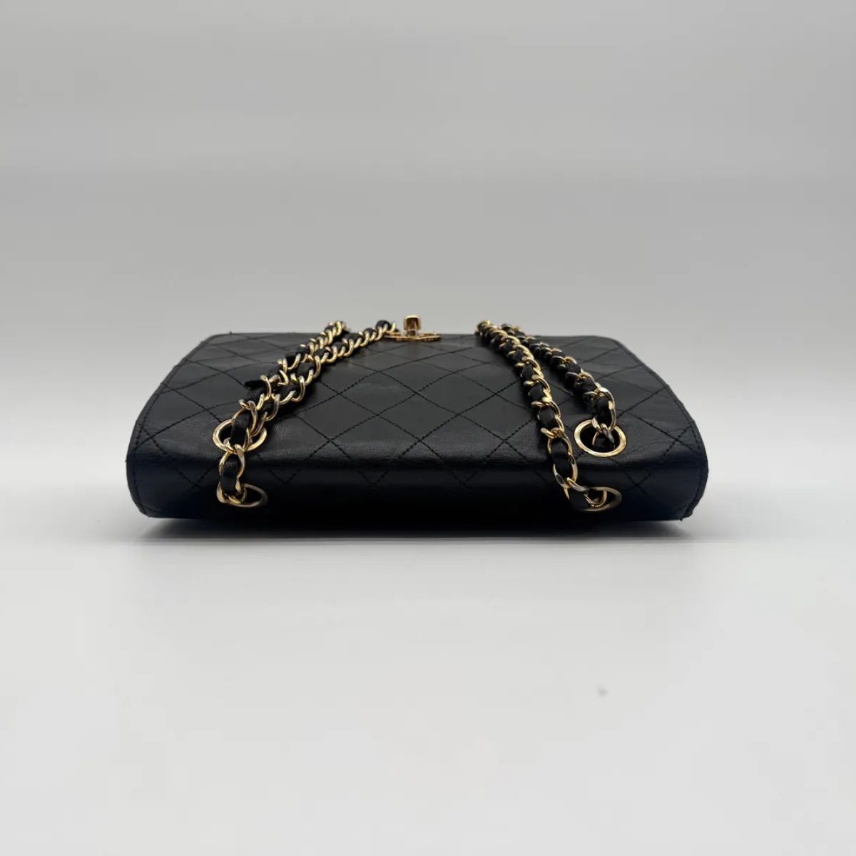 Chanel Large Shoulder Bag CC Logo Turnlock Gold Quilted Full Flap Chain Leather — view 5