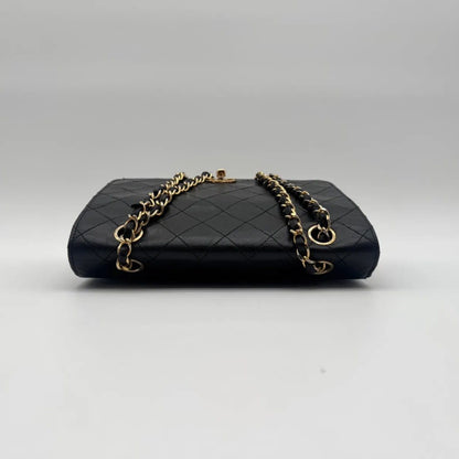 Chanel Large Shoulder Bag CC Logo Turnlock Gold Quilted Full Flap Chain Leather — view 5