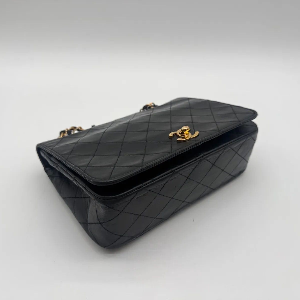 Chanel Large Shoulder Bag CC Logo Turnlock Gold Quilted Full Flap Chain Leather — view 6
