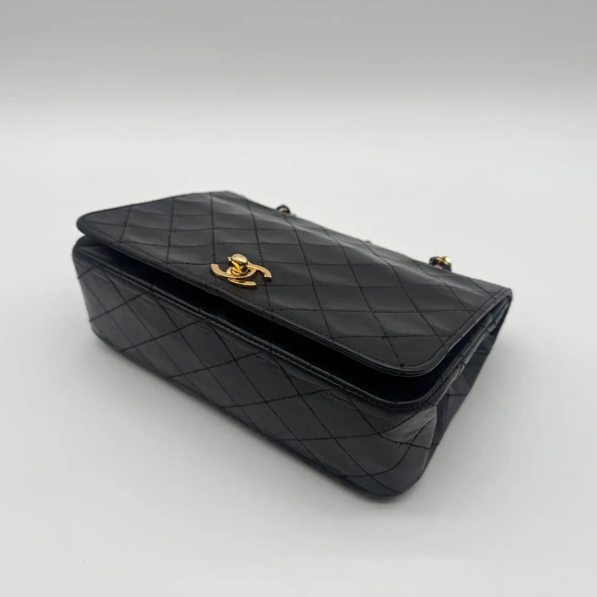 Chanel Large Shoulder Bag CC Logo Turnlock Gold Quilted Full Flap Chain Leather — view 7