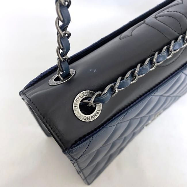 Chanel Chain Shoulder Bag Navy Black Silver Quilted