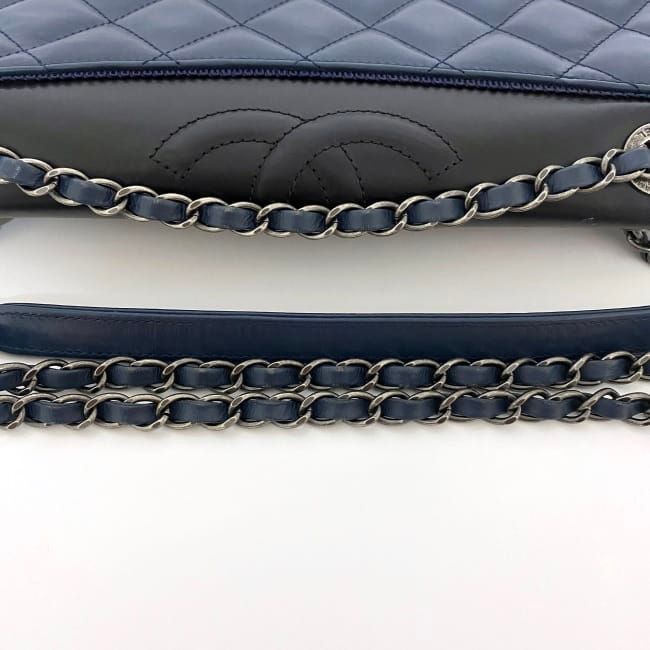 Chanel Chain Shoulder Bag Navy Black Silver Quilted