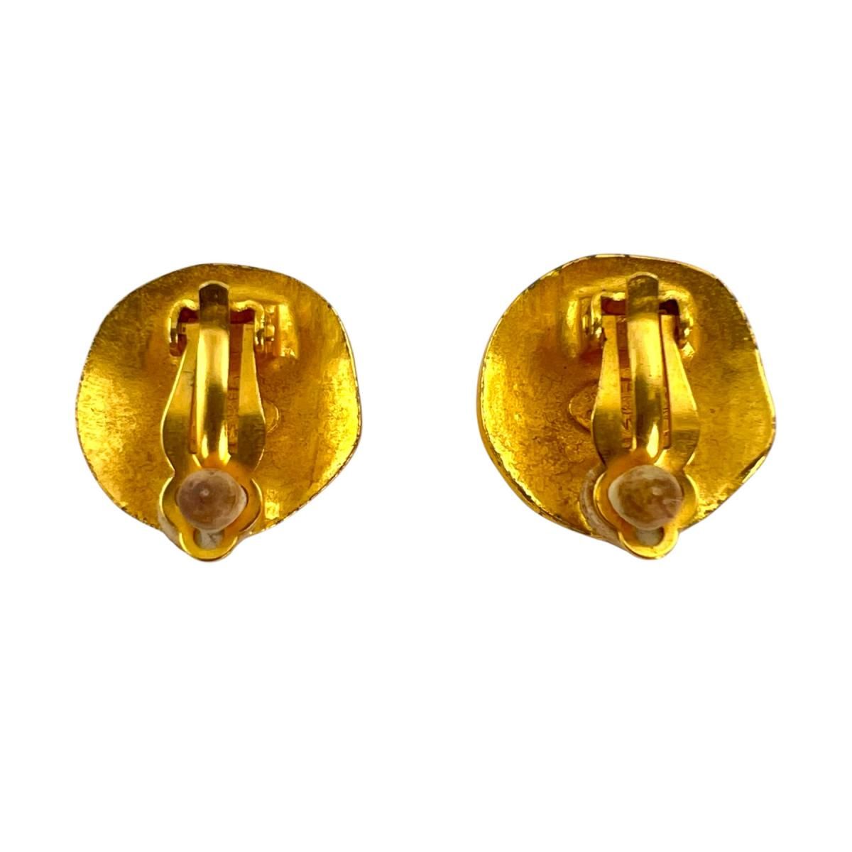 Chanel Turnlock Round Earrings CC Logo Gold — view 6