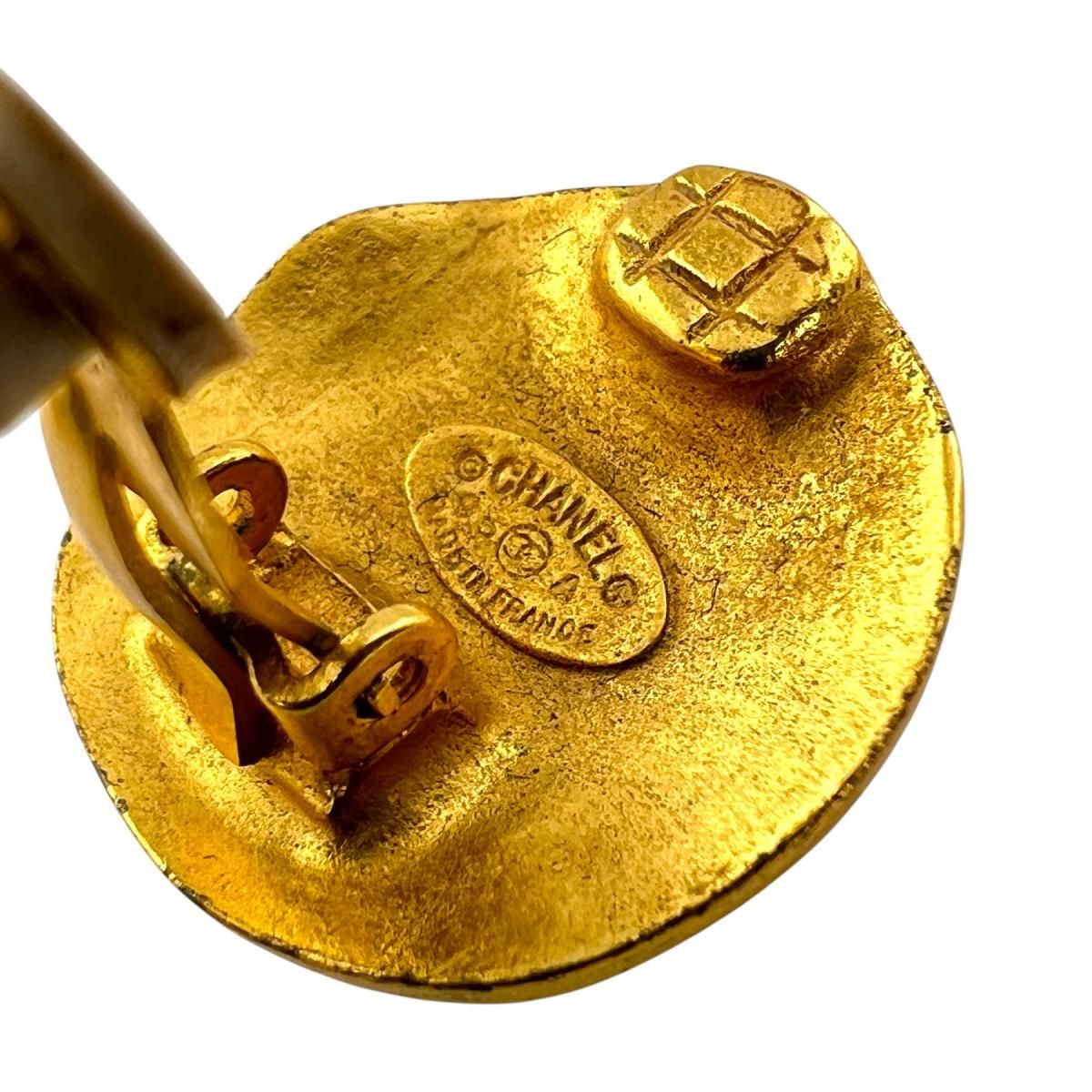 Chanel Turnlock Round Earrings CC Logo Gold — view 7