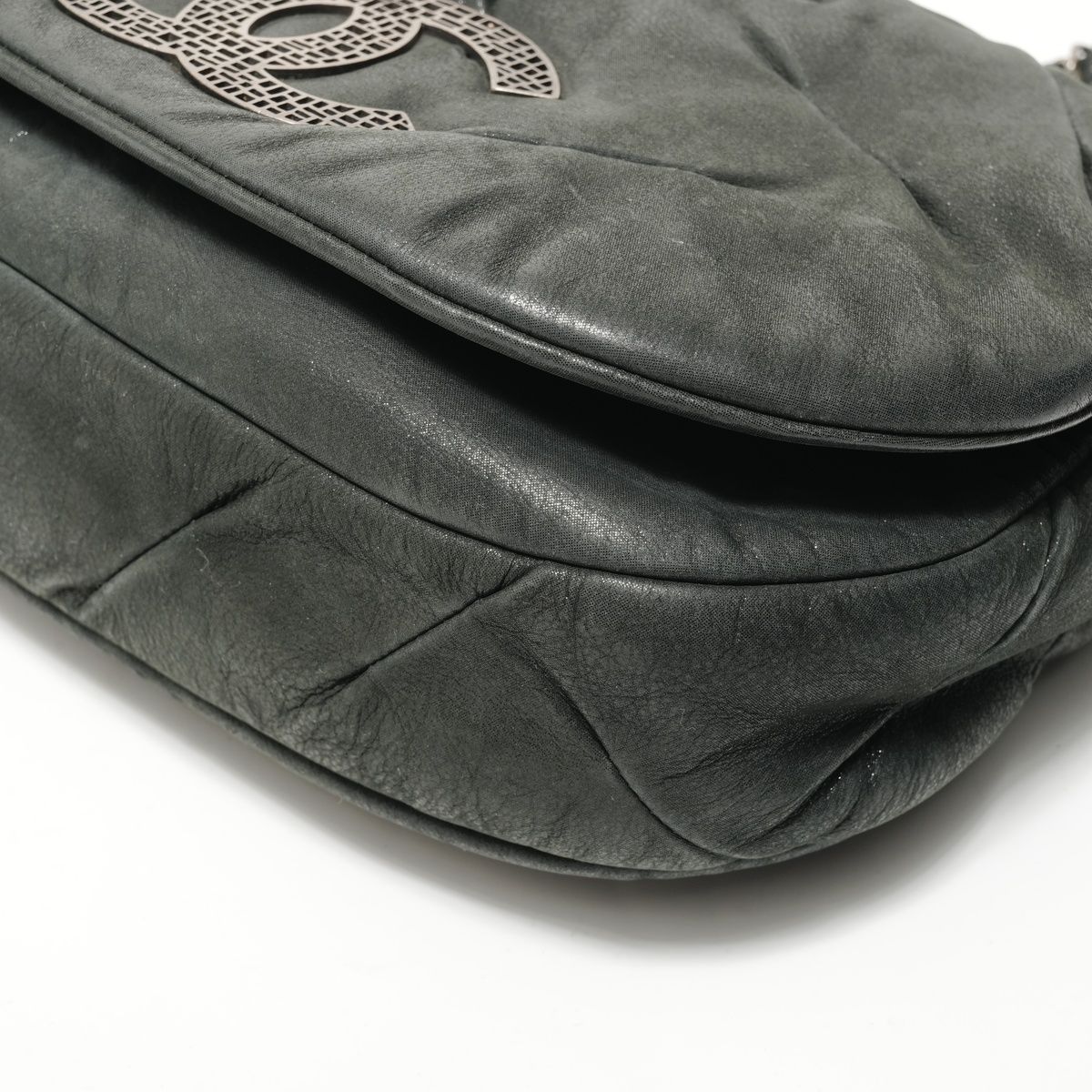 Chanel Shoulder Bag CC Logo — view 6
