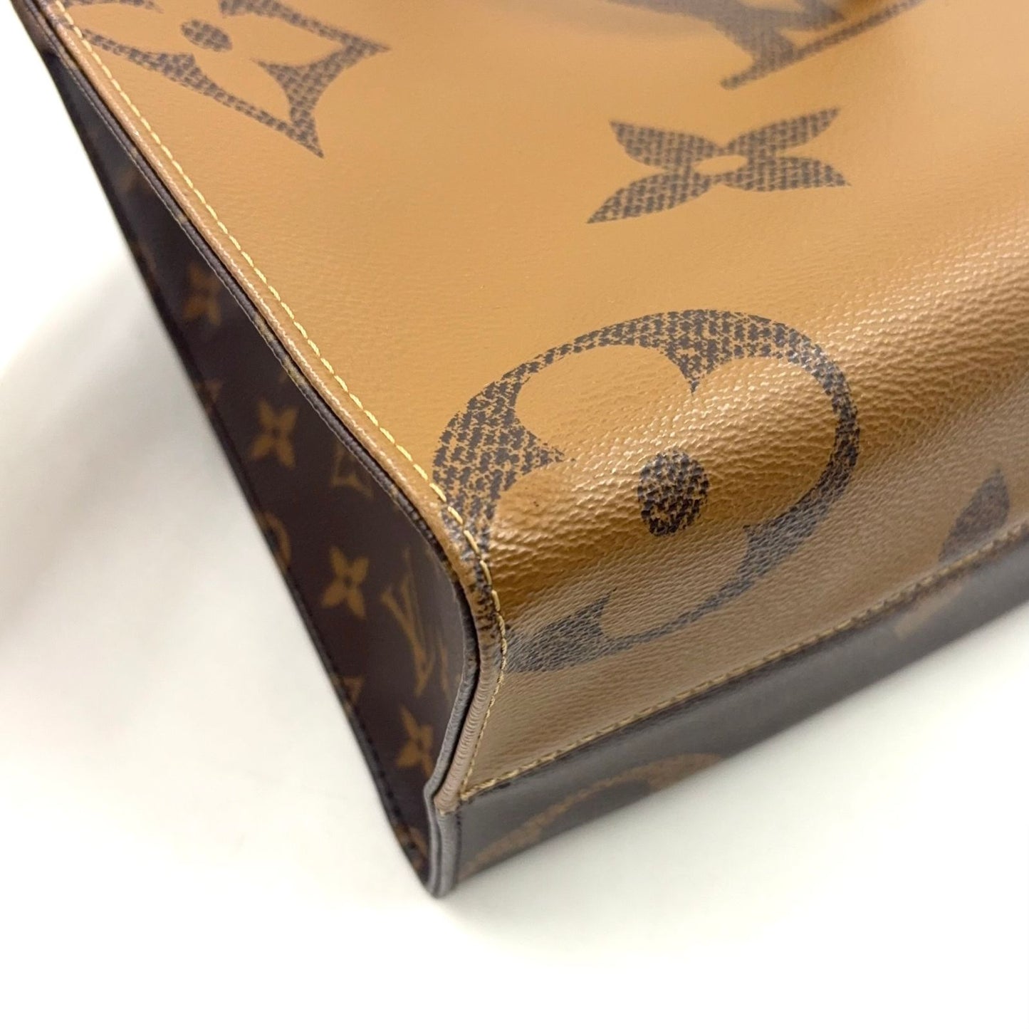 Louis Vuitton On The Go MM Monogram Giant Reverse Leather Brown Beige Tote Gold — view 9